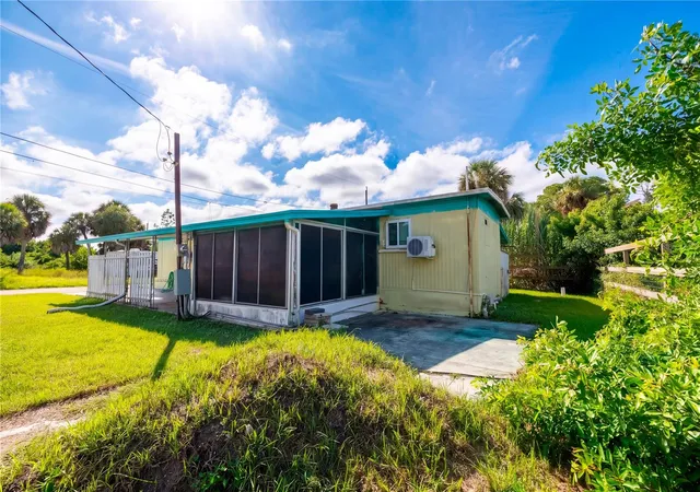 Photo 3 of Manufactured home for sale at 5044 Southtowne Loop, New Port Richey, FL 34652 | MLS# TB8559490 | Listing updated on 2026-10-20