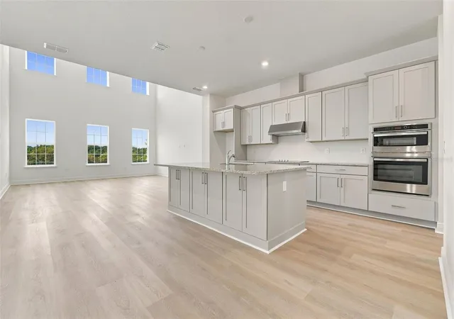 Photo 4 of Single family home for sale at 5650 Nectarine Dr, Windermere, FL 34786 | MLS# O6451019 | Listing updated on 2026-10-22