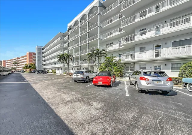Photo 2 of Condo for sale at 5925 Shore Blvd S #611, Gulfport, FL 33707 | MLS# TB8559502 | Listing updated on 2026-10-24