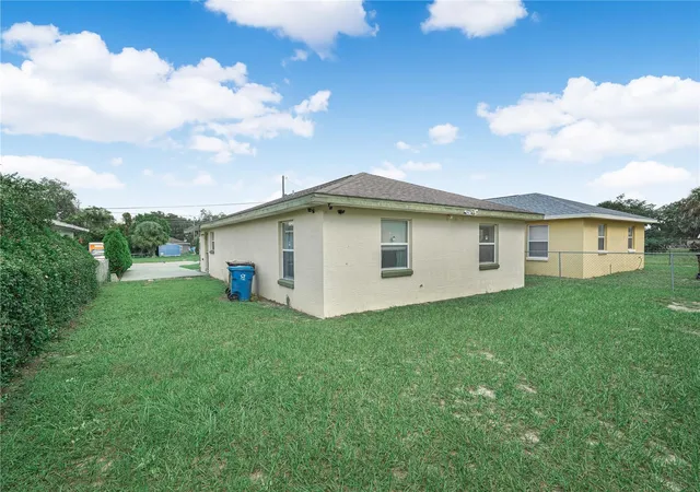 Photo 2 of Single family home for sale at 215 Dorsett Ave, Lake Wales, FL 33853 | MLS# L4965888 | Listing updated on 2026-10-20