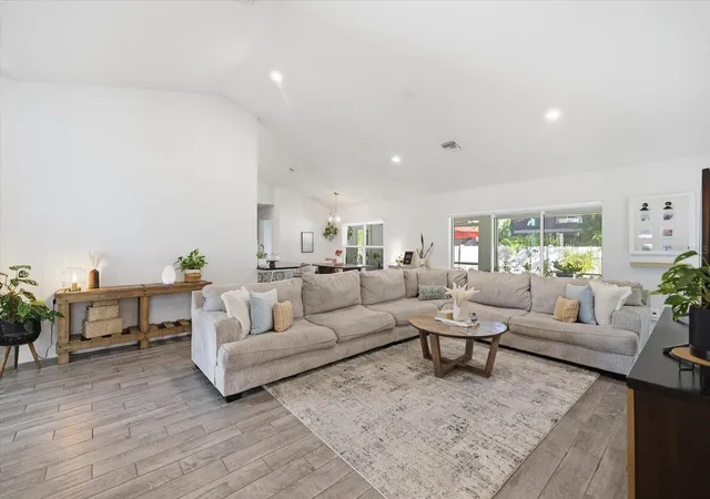 Photo 2 of Single family home for sale at 300 Fordham Rd, Venice, FL 34293 | MLS# N6146274 | Listing updated on 2026-10-24