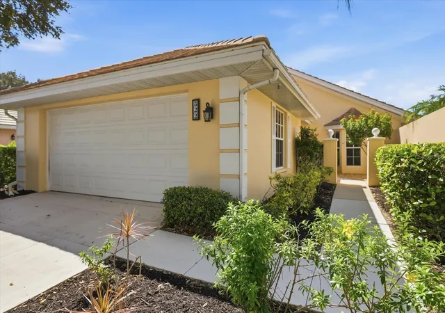 Photo 1 of Single family home for sale at 522 Clubside Cir #10, Venice, FL 34293 | MLS# N6146275 | Listing updated on 2026-10-22