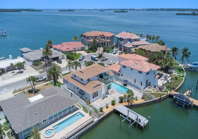 Photo 3 of Single family home for sale at 451 Palm Is Ne, Clearwater Beach, FL 33767 | MLS# TB8559540 | Listing updated on 2026-10-22