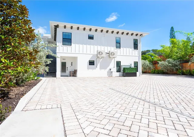 Photo 3 of House for sale at 1234 15th Street, Sarasota, FL 34236 | MLS# A4710145 | Listing updated on 2026-10-25