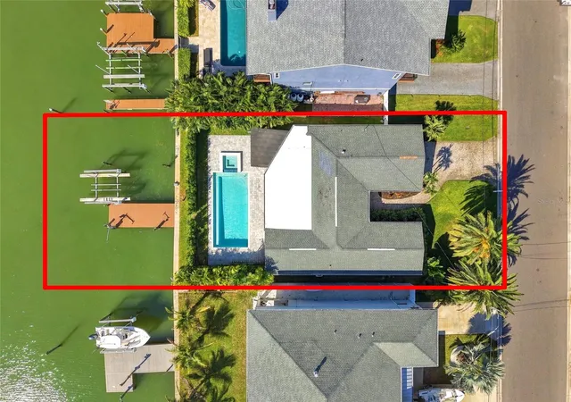 Photo 4 of Single family home for sale at 556 Johns Pass Ave, Madeira Beach, FL 33708 | MLS# TB8559543 | Listing updated on 2026-10-22