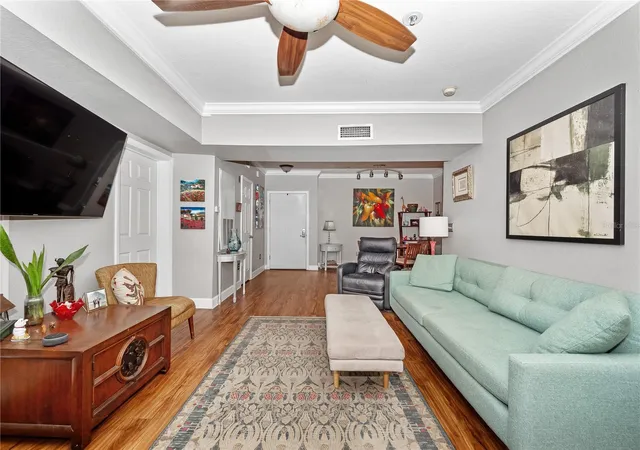 Photo 3 of Condo for sale at 204 E South St #2052, Orlando, FL 32801 | MLS# O6451071 | Listing updated on 2026-10-21