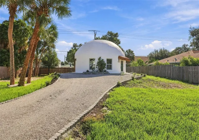 Photo 2 of Single family home for sale at 2881 Gentian Rd, Venice, FL 34293 | MLS# A4710148 | Listing updated on 2026-10-20