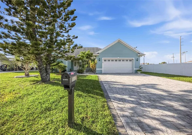 Photo 3 of Single family home for sale at 716 Laurel Ave, Venice, FL 34285 | MLS# N6146277 | Listing updated on 2026-10-28