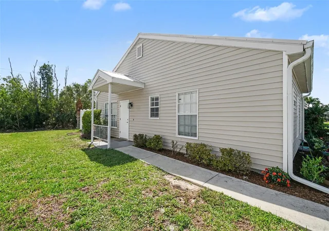 Listing Photo 4 - Condo for sale in building located at 6081 Lake Front Dr, FORT MYERS, FL 33908