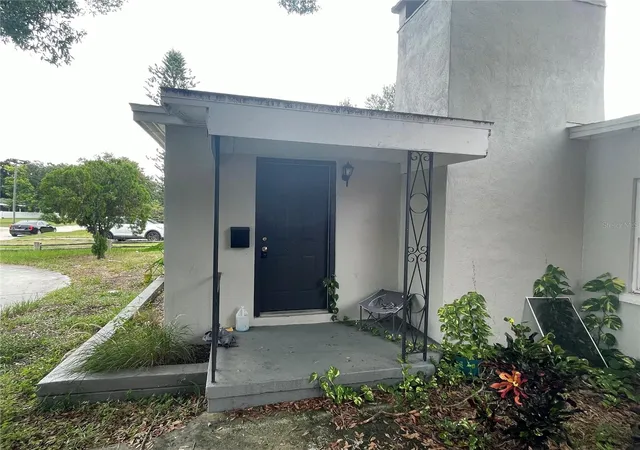 Photo 4 of Sale Pending at 3642 Emerson Ave S, Saint Petersburg, FL 33711 | MLS# TB8559576 | Listing updated on 2026-10-20