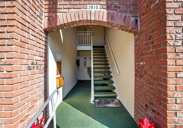 Photo 3 of Condo for sale at 3910 37th Street S #39, Saint Petersburg, FL 33711 | MLS# TB8559582 | Listing updated on 2026-10-22