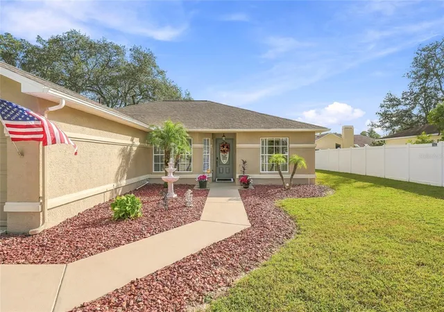 Photo 3 of Single family home for sale at 8218 Spanish Oak Dr, Spring Hill, FL 34606 | MLS# TB8559584 | Listing updated on 2026-10-28