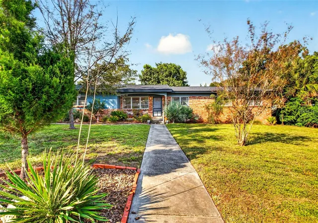 Photo 1 of Single family home for sale at 302 Park Ridge Ave, Temple Terrace, FL 33617 | MLS# TB8559601 | Listing updated on 2026-10-23