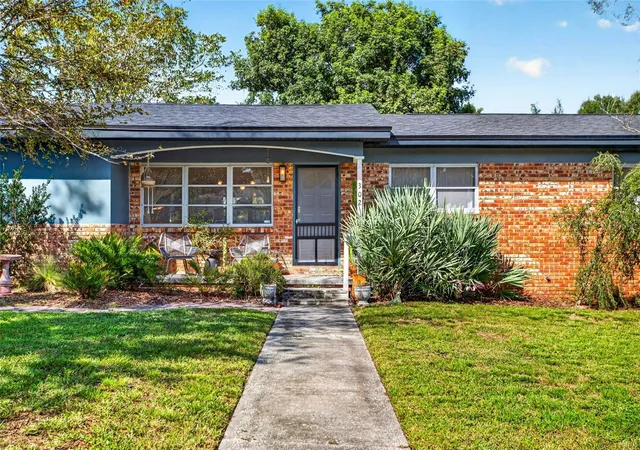 Photo 2 of Single family home for sale at 302 Park Ridge Ave, Temple Terrace, FL 33617 | MLS# TB8559601 | Listing updated on 2026-10-23
