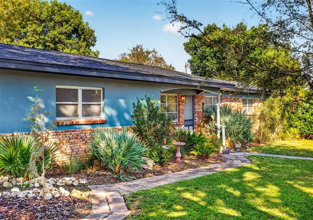 Photo 3 of Single family home for sale at 302 Park Ridge Ave, Temple Terrace, FL 33617 | MLS# TB8559601 | Listing updated on 2026-10-23
