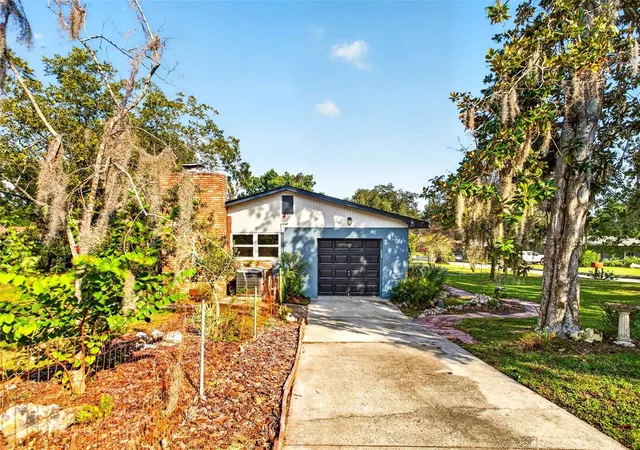 Photo 4 of Single family home for sale at 302 Park Ridge Ave, Temple Terrace, FL 33617 | MLS# TB8559601 | Listing updated on 2026-10-23