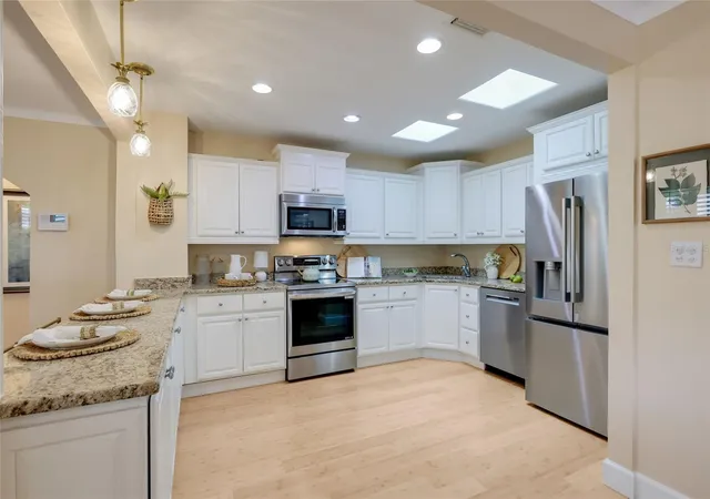 Photo 1 of Single family home for sale at 128 S Washington Dr, Sarasota, FL 34236 | MLS# A4710169 | Listing updated on 2026-10-23