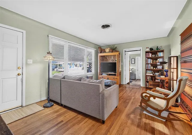 Photo 3 of Single family home for sale at 3641 Queen St N, Saint Petersburg, FL 33713 | MLS# TB8559620 | Listing updated on 2026-10-22