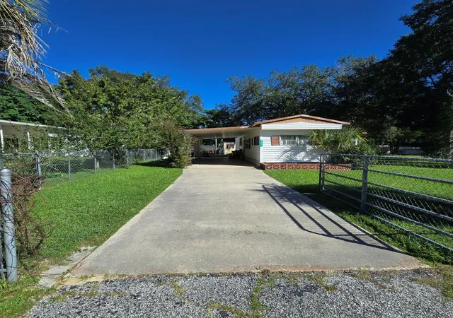 Manufactured home for sale at 9849 SE 160th Lane, SUMMERFIELD, FL 34491 | MLS# G5119267