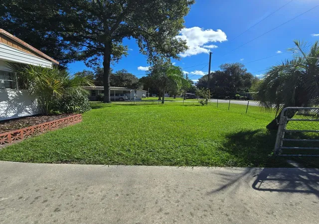 Photo 2 of Manufactured home for sale at 9849 SE 160th Lane, Summerfield, FL 34491 | MLS# G5119267 | Listing updated on 2026-10-21