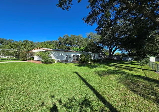 Photo 3 of Manufactured home for sale at 9849 SE 160th Lane, Summerfield, FL 34491 | MLS# G5119267 | Listing updated on 2026-10-21