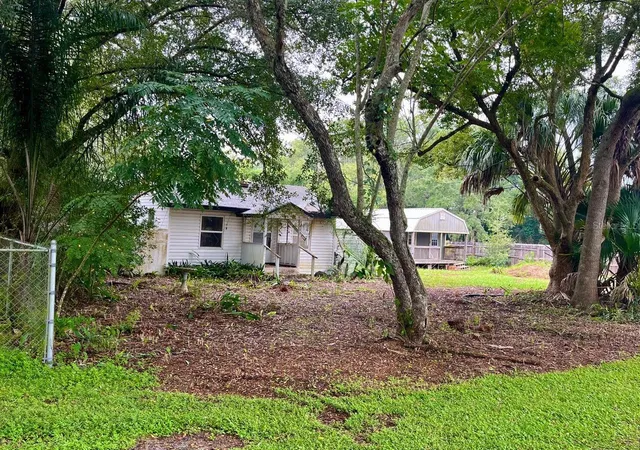 Photo 2 of Single family home for sale at 613 W Date St, Lake Wales, FL 33859 | MLS# O6451129 | Listing updated on 2026-10-20