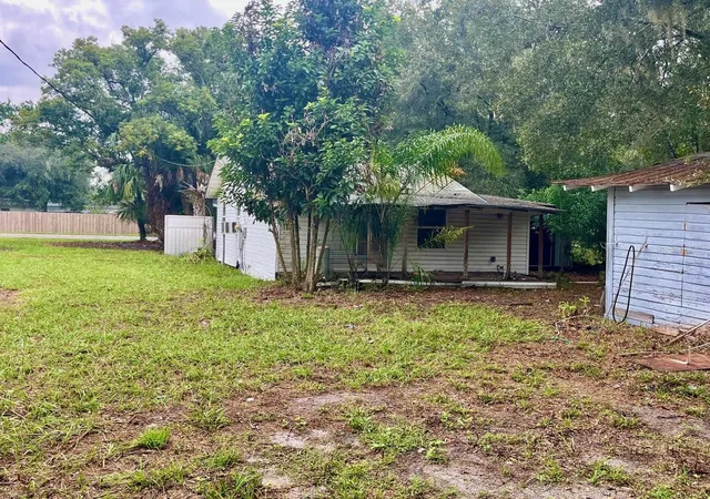 Photo 3 of Single family home for sale at 613 W Date St, Lake Wales, FL 33859 | MLS# O6451129 | Listing updated on 2026-10-20