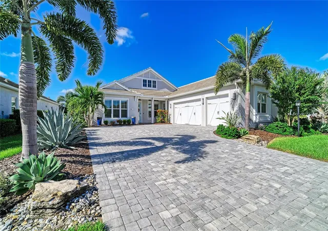 Photo 3 of Single family home for sale at 8269 Grande Shrs Dr, Sarasota, FL 34240 | MLS# A4710174 | Listing updated on 2026-10-23