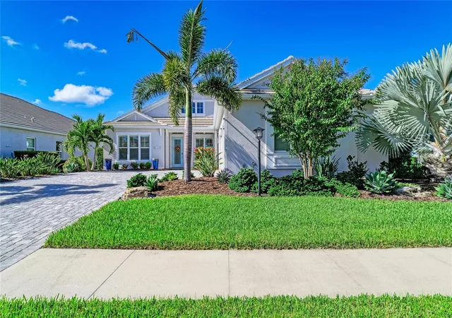 Photo 4 of Single family home for sale at 8269 Grande Shrs Dr, Sarasota, FL 34240 | MLS# A4710174 | Listing updated on 2026-10-23