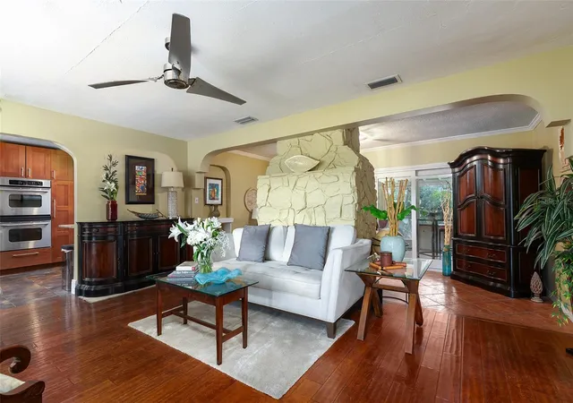 Photo 4 of Single family home for sale at 1036 Delaney Ave, Orlando, FL 32806 | MLS# O6451134 | Listing updated on 2026-10-23