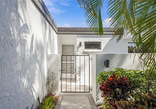 Photo 2 of Single family home for sale at 3111 Heatherwood Ln, Sarasota, FL 34235 | MLS# A4710180 | Listing updated on 2026-10-25
