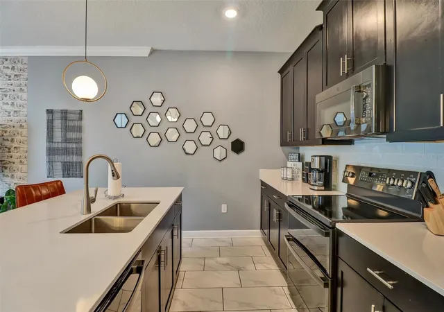 Photo 4 of Townhouse for sale at 1184 Challenge Dr, Davenport, FL 33896 | MLS# O6451146 | Listing updated on 2026-10-22