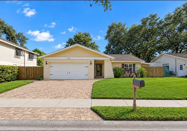 Photo 1 of Single family home for sale at 1231 Rosewood St, Largo, FL 33770 | MLS# TB8559664 | Listing updated on 2026-10-28