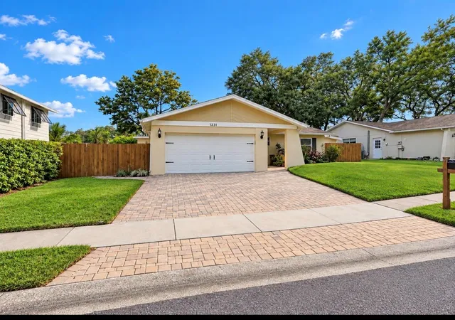 Photo 3 of Single family home for sale at 1231 Rosewood St, Largo, FL 33770 | MLS# TB8559664 | Listing updated on 2026-10-28