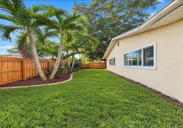 Photo 4 of Single family home for sale at 1231 Rosewood St, Largo, FL 33770 | MLS# TB8559664 | Listing updated on 2026-10-28