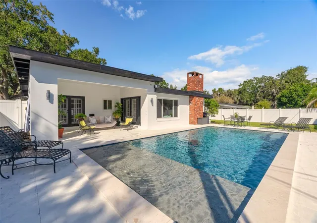 Photo 1 of Single family home for sale at 1731 Gay Dr, Orlando, FL 32803 | MLS# O6451173 | Listing updated on 2026-10-30