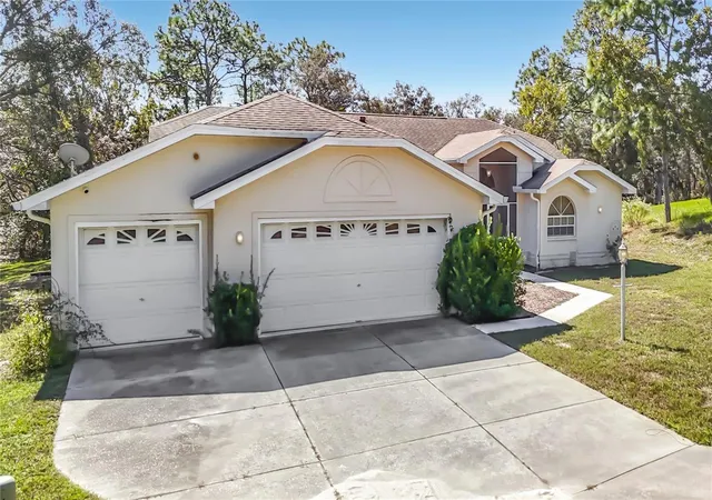 Photo 1 of Single family home for sale at 20 Bonnie Ct S, Homosassa, FL 34446 | MLS# W7890454 | Listing updated on 2026-10-22