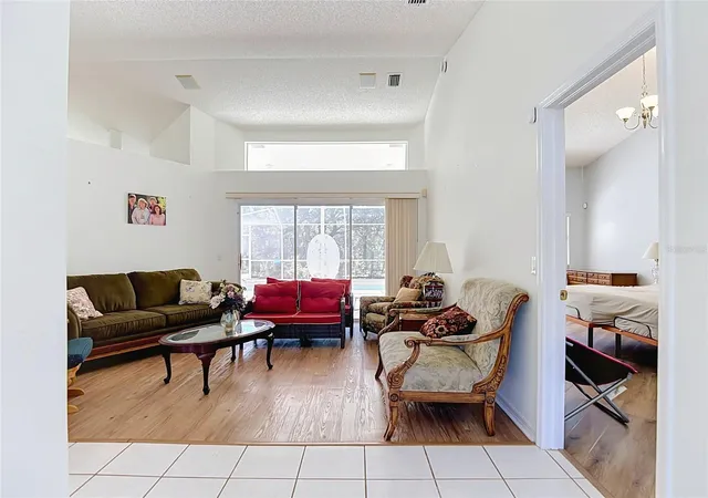 Photo 4 of Single family home for sale at 20 Bonnie Ct S, Homosassa, FL 34446 | MLS# W7890454 | Listing updated on 2026-10-22