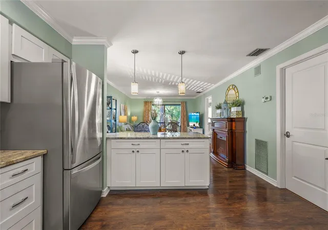 Photo 4 of Condo for sale at 5275 Willow Links #50, Sarasota, FL 34235 | MLS# A4710196 | Listing updated on 2026-10-30