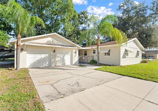 Photo 1 of Single family home for sale at 438 Wisconsin Ave, Saint Cloud, FL 34769 | MLS# S5159862 | Listing updated on 2026-10-29