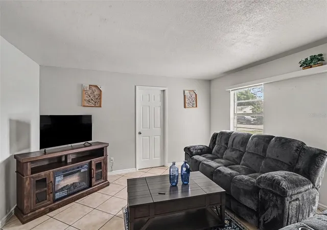 Photo 4 of Single family home for sale at 4639 Calendula Dr, Orlando, FL 32839 | MLS# O6451189 | Listing updated on 2026-10-26
