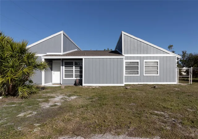 Photo 1 of House for sale at 7013 Brentford Rd, Sarasota, FL 34241 | MLS# A4710204 | Listing updated on 2026-10-21