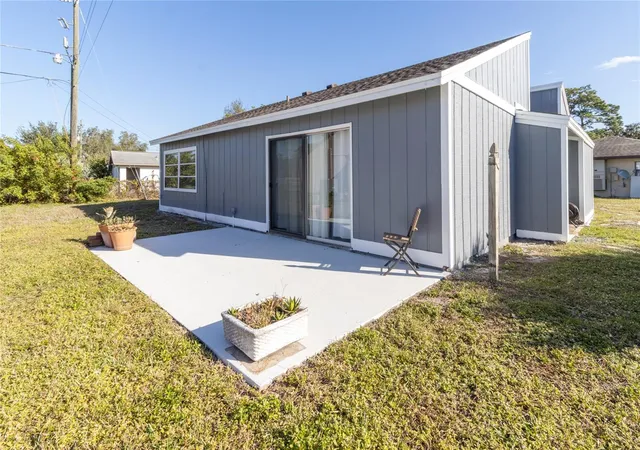 Photo 4 of House for sale at 7013 Brentford Rd, Sarasota, FL 34241 | MLS# A4710204 | Listing updated on 2026-10-21