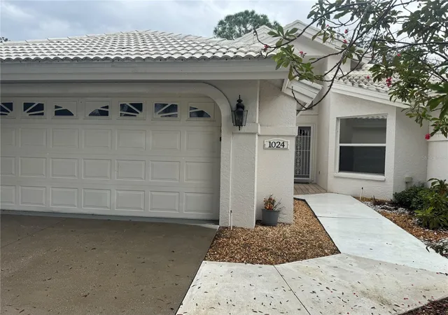 Photo 3 of Single family home for sale at 1024 Harbor Town Dr, Venice, FL 34292 | MLS# N6146282 | Listing updated on 2026-10-22