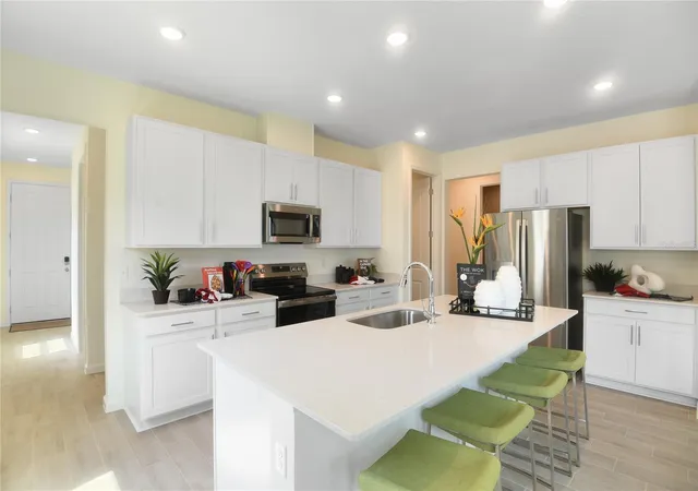 Photo 4 of Single family home for sale at 194 Blue Star Ct, Tavares, FL 32778 | MLS# S5159869 | Listing updated on 2026-10-23
