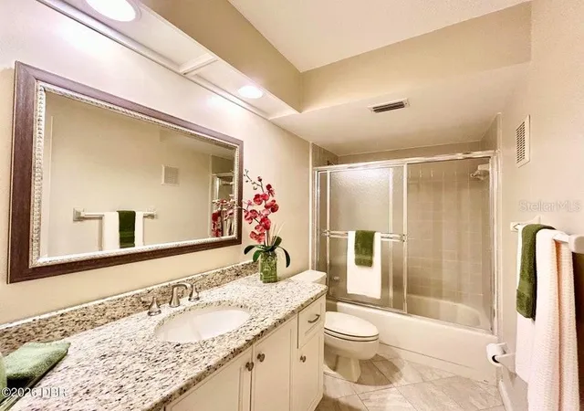 Photo 4 of Condo for sale at 1 Tomoka Oaks Blvd #120, Ormond Beach, FL 32174 | MLS# V4951907 | Listing updated on 2026-10-21