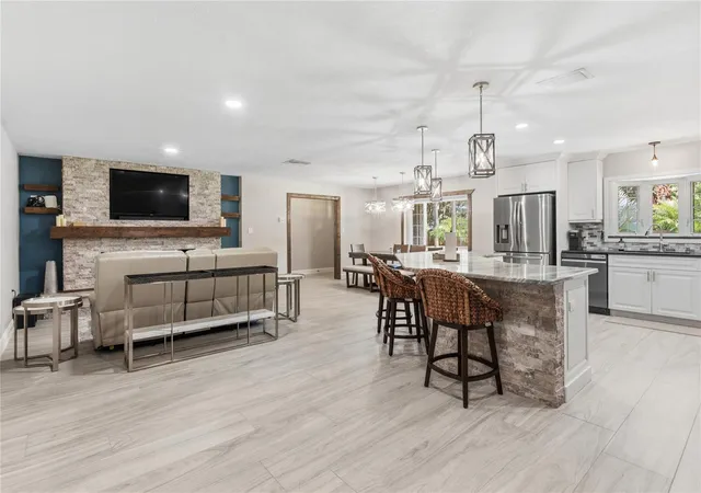 Photo 2 of Single family home for sale at 1010 Edgewater Dr, Winter Haven, FL 33884 | MLS# L4965906 | Listing updated on 2026-10-29