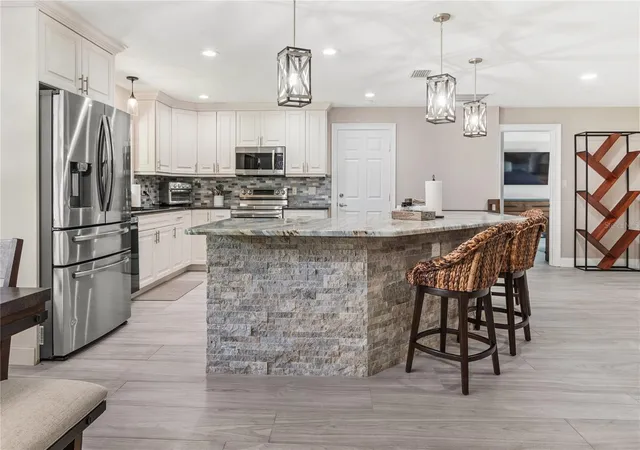 Photo 3 of Single family home for sale at 1010 Edgewater Dr, Winter Haven, FL 33884 | MLS# L4965906 | Listing updated on 2026-10-29