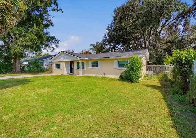 Photo 2 of Single family home for sale at 1096 Carefree Cvs Dr, Winter Haven, FL 33881 | MLS# A4710224 | Listing updated on 2026-10-21