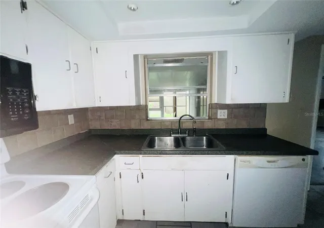 Photo 4 of Single family home for sale at 7230 Ingleside Dr, Port Richey, FL 34668 | MLS# W7890464 | Listing updated on 2026-10-21
